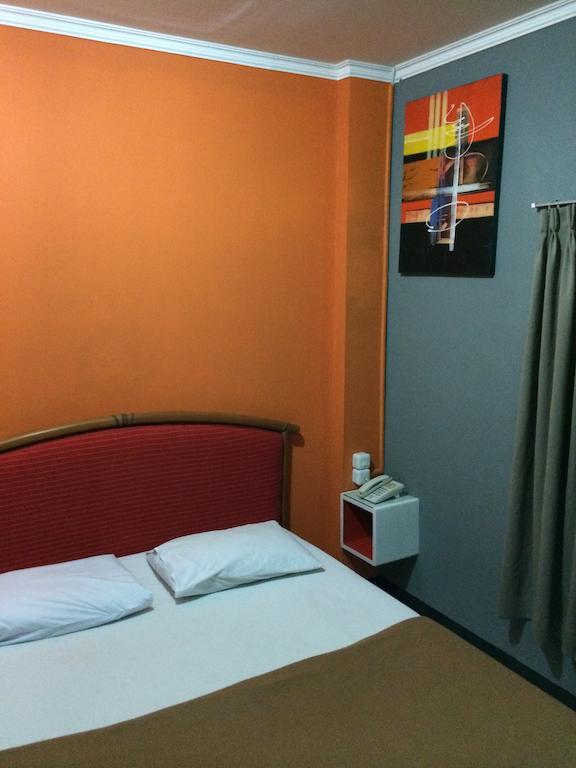 Hollywood Hotel Jakarta Exteriör bild